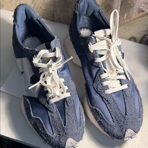 New Balance 327, Blue & White Athletic Shoes, US Womens 8 or    Mens 6.5